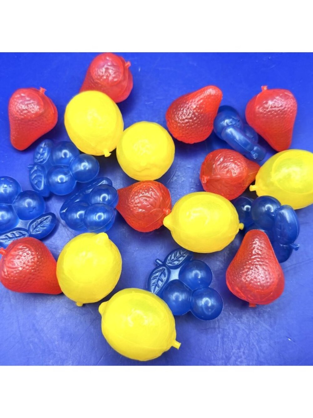 20 Fruit Reusable Ice Cubes Plastic Water Filled Cooling Chillers Strawberries